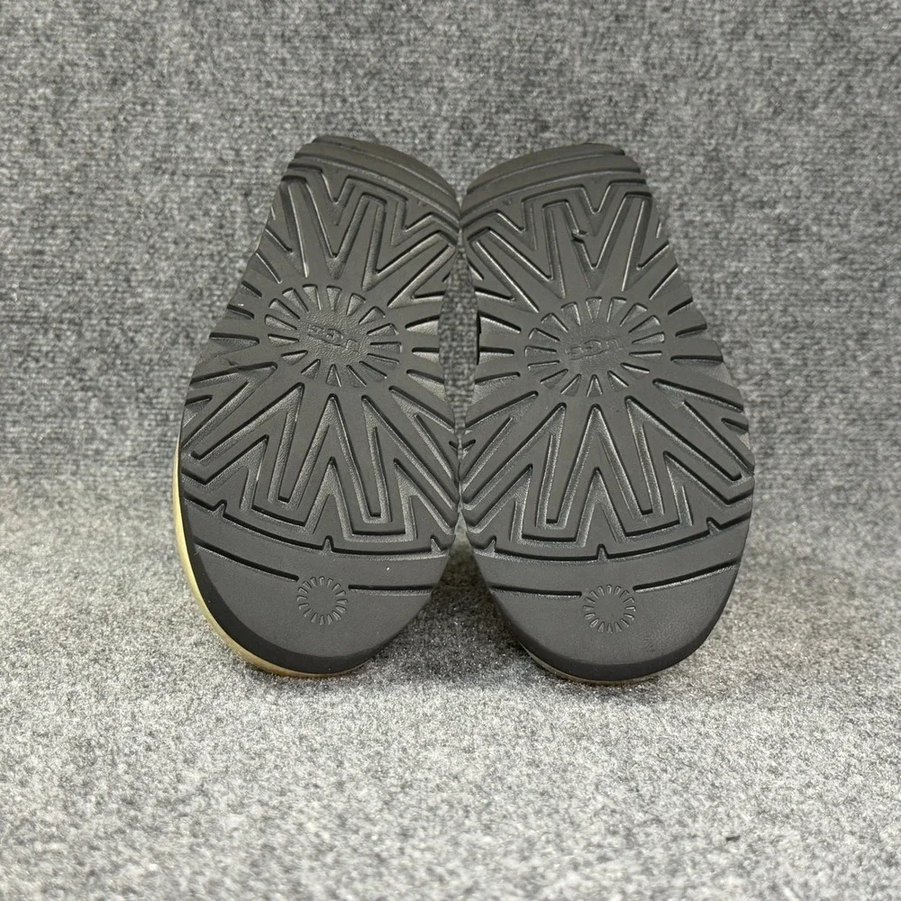 UGG Classic Clear Mini Boots Women's 9 Shearling Waterproof Winter Snow Shoes